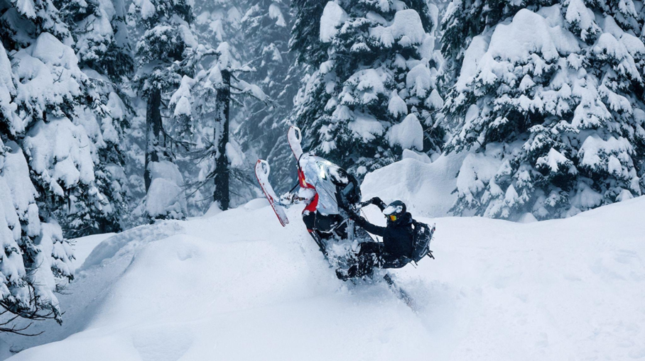 La Shredder apporte l'ADN Lynx aux motoneigistes hors-piste où qu'ils soient
